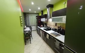 APARTAMENT VENGE -CAŁE MIESZKANIE 46m2 NA WYŁĄCZNOŚĆ - Z JEDNĄ SYPIALNIĄ I JEDNYM SYPIALNO-SALONEM -3 PIĘTRO BEZ WINDY- REZERWACJA BEZ KARTY KREDYTOWEJ-KLIMATYZACJA-NETFLIX-2 ŁÓŻECZKA DZIECIĘCE-ŚNIADANIE XXL 30zł